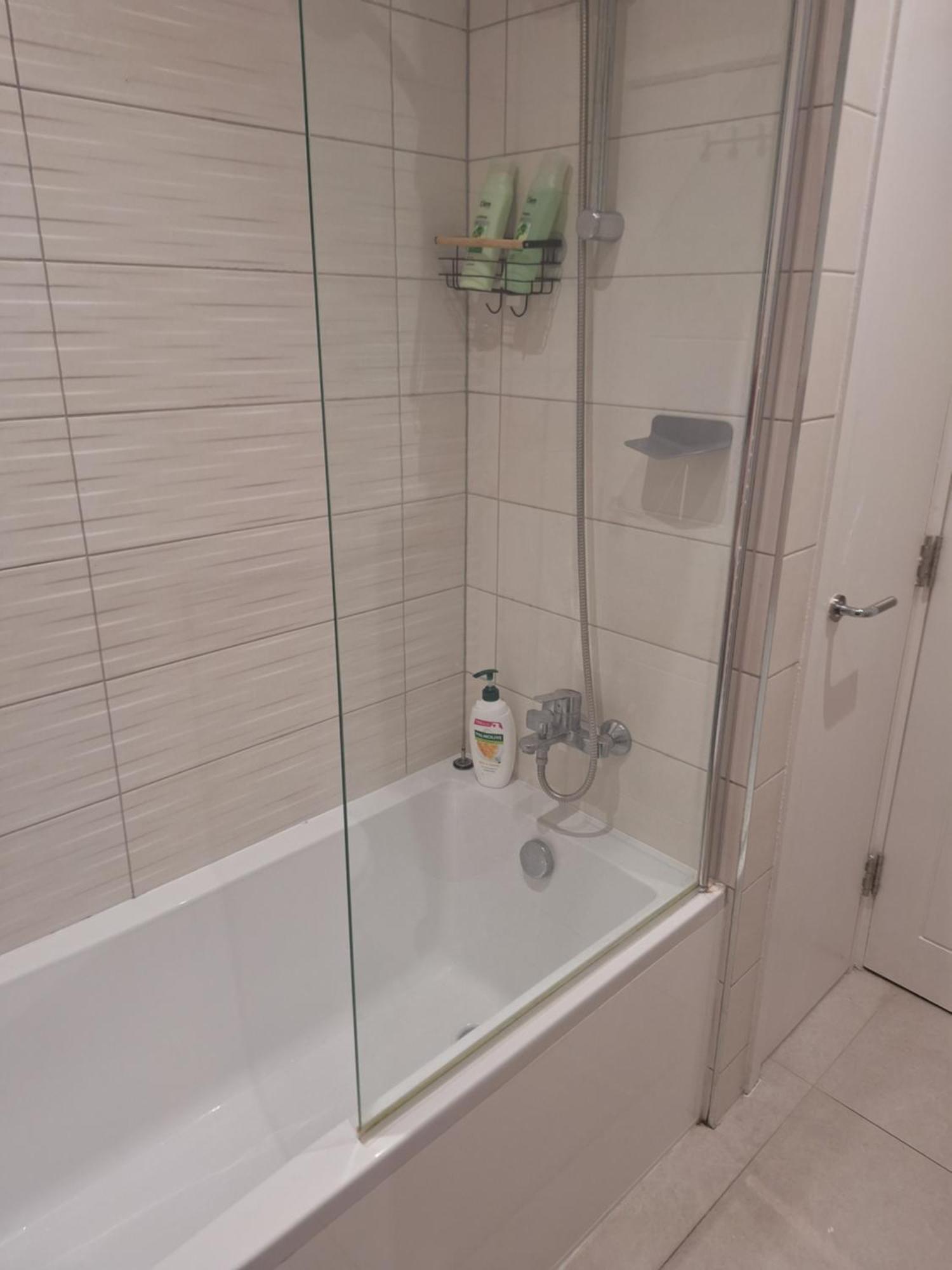 Budget Single Room Only For One Adult - Shared Flat Northolt  Екстер'єр фото