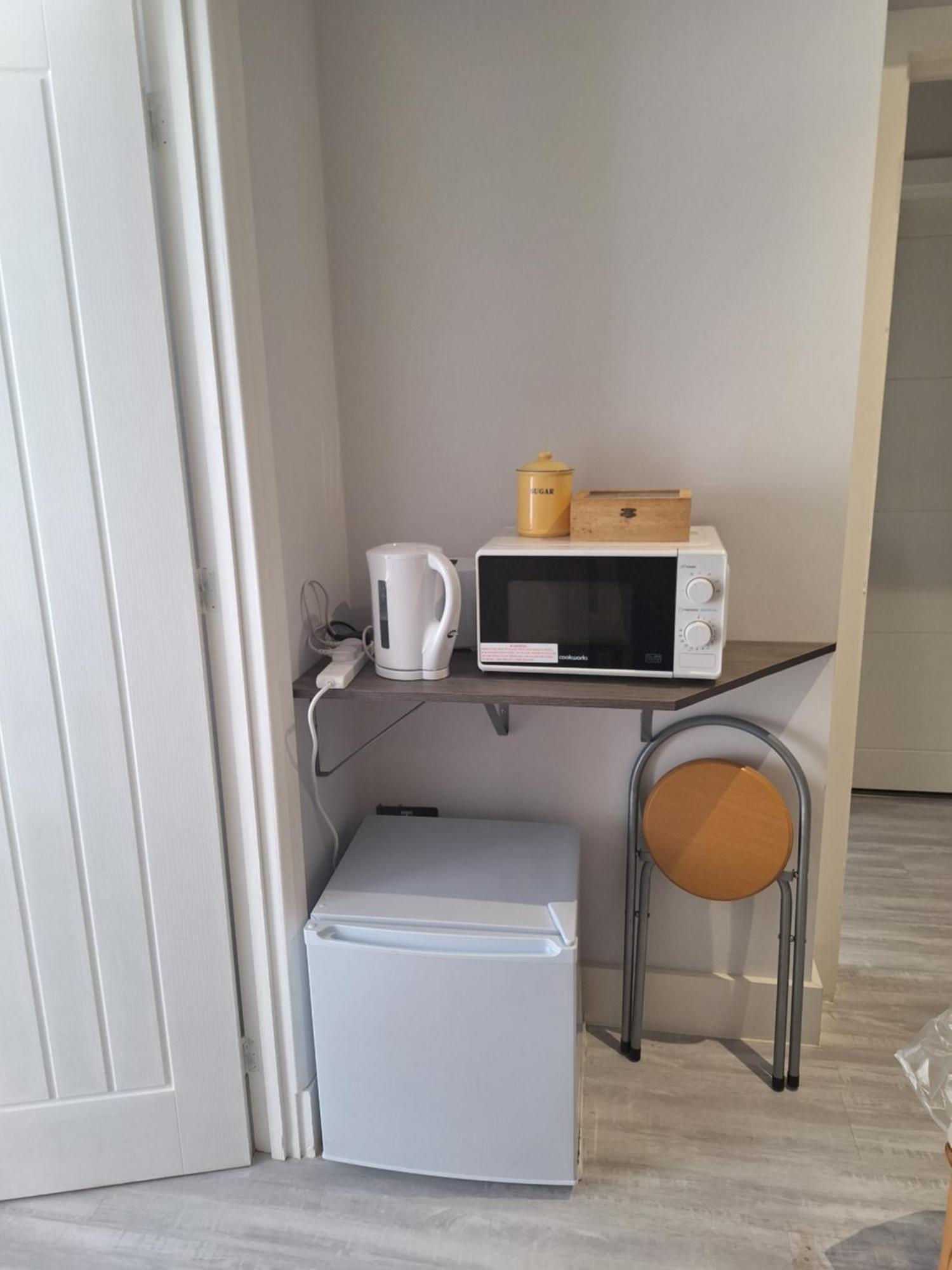 Budget Single Room Only For One Adult - Shared Flat Northolt  Екстер'єр фото